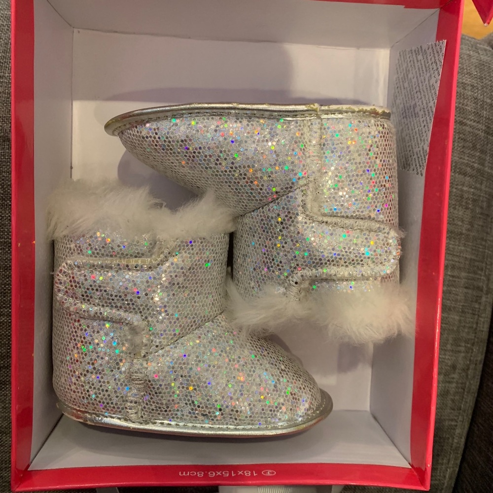 My first Weitzmans Baby girl Silver Bootie 6 Weeks- 3 months Winter perfect!